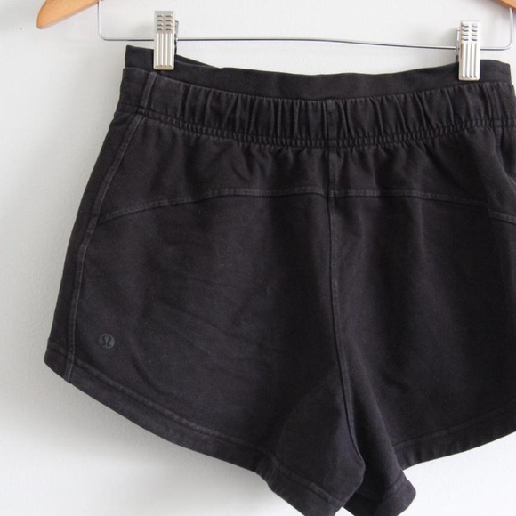 Lululemon inner glow shorts
